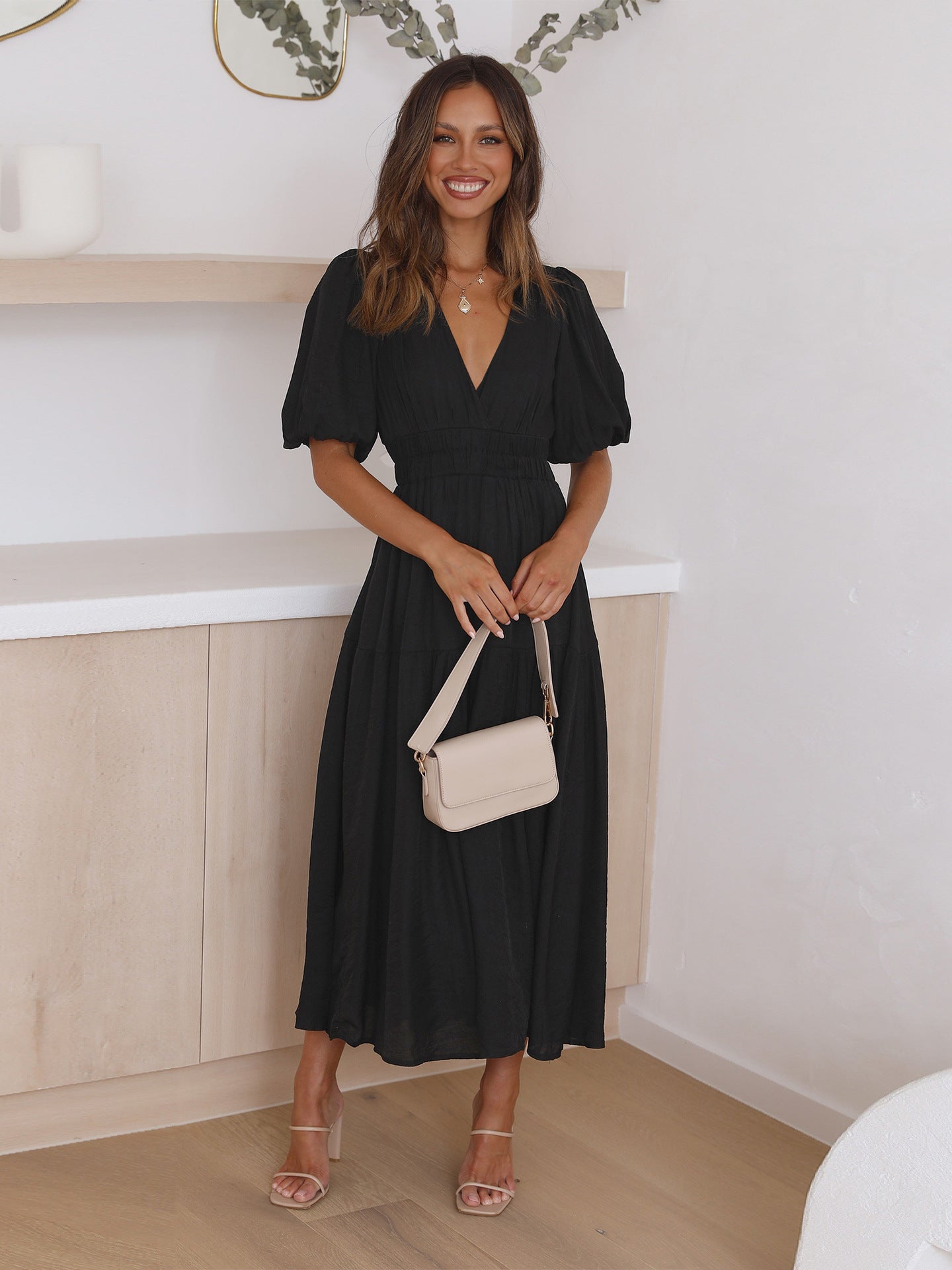 Lucia™ - Kleid mit Puffärmeln und V-Ausschnitt