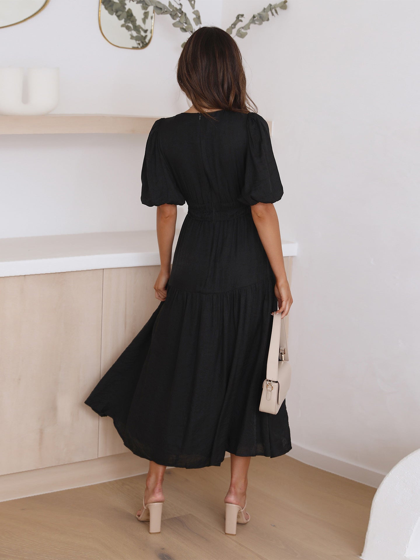 Lucia™ - Kleid mit Puffärmeln und V-Ausschnitt