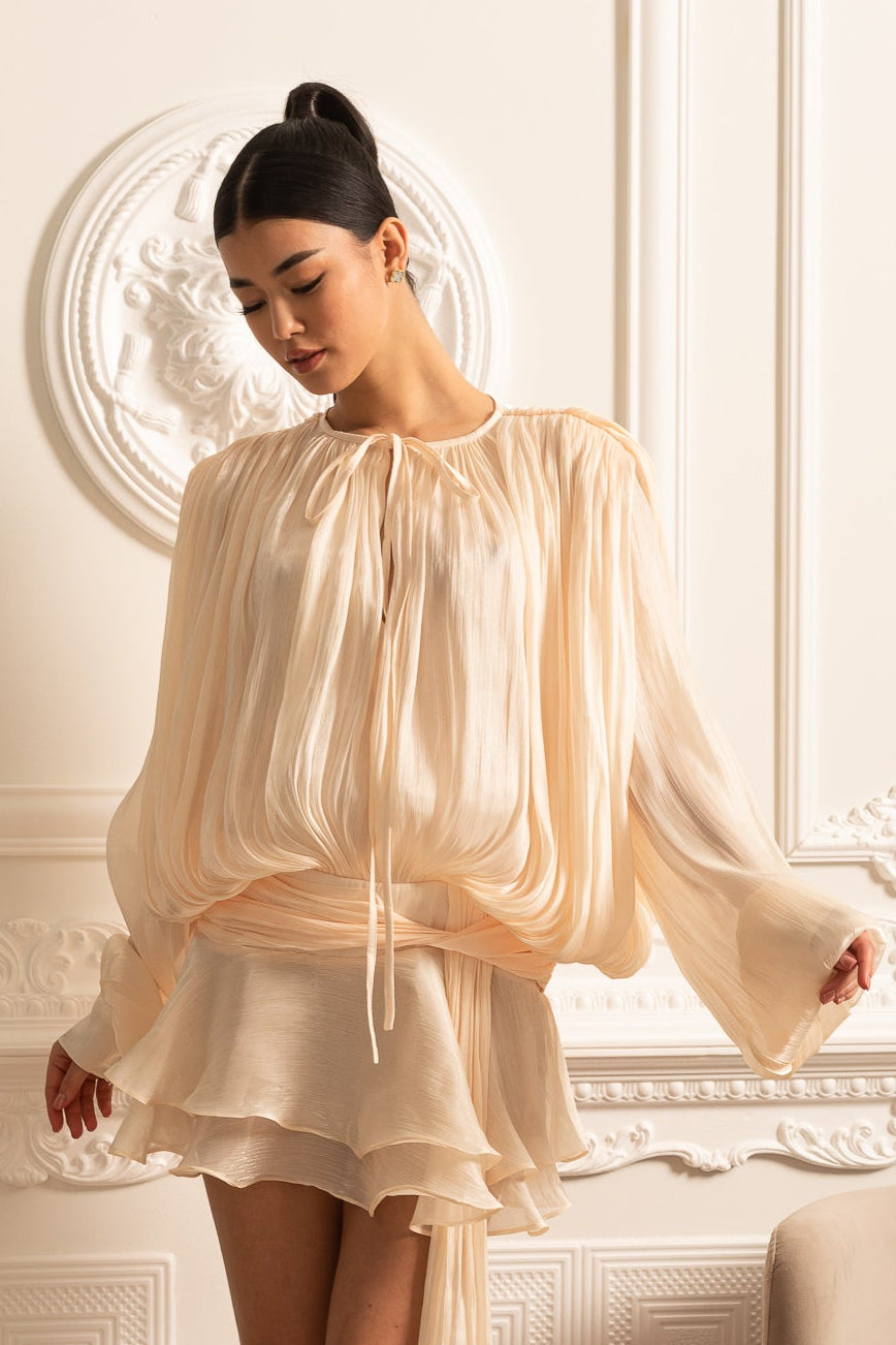 Eloria™ - Elegantes, drapiertes Kleid mit langen Ärmeln, kurzem Rock und raffinierter Raffung an der Taille